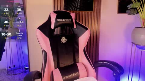   online show from November 27, 2025, 12:40 pm