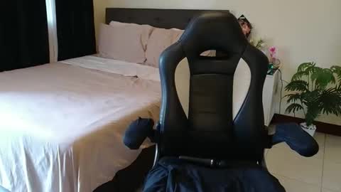 Angie online show from November 22, 2025, 3:05 am