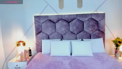 _aurora_collins_ online show from October 26, 2025, 1:28 pm