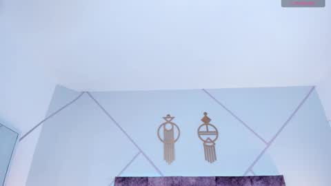 _aurora_collins_ online show from November 18, 2025, 1:15 pm