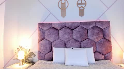 _aurora_collins_ online show from February 17, 2026, 12:34 pm