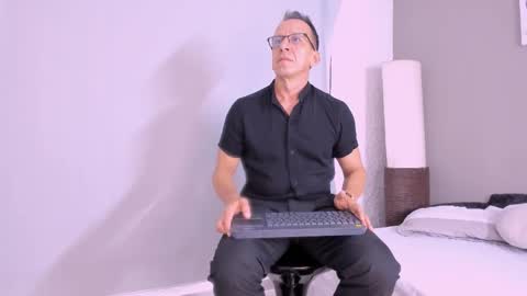 _axelking_ online show from October 15, 2025, 11:43 am