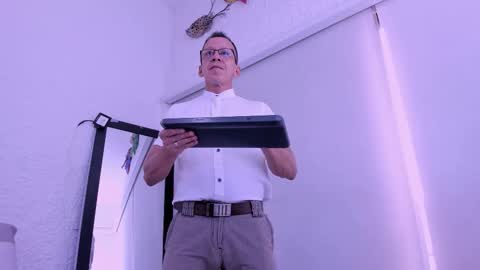 _axelking_ online show from March 3, 2026, 11:49 am