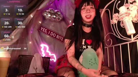 Crystal online show from October 4, 2025, 6:06 pm