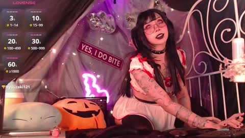 Crystal online show from October 14, 2025, 5:36 pm