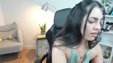 Bella Evans online show from March 3, 2025, 5:42 am