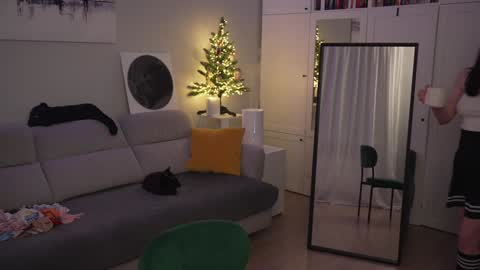 Snapshot of _blackbee_ chatting on December 8, 2024, 9:08 pm Lili online show from December 8, 2024, 9:08 pm