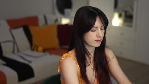 Lili online show from November 10, 2025, 11:31 am