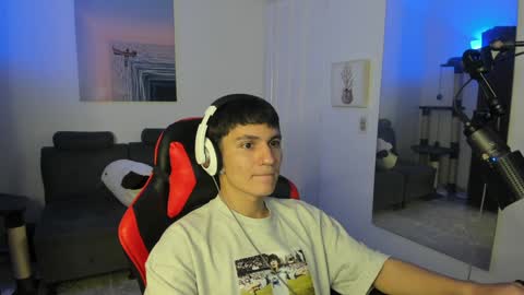 Snapshot of _blakee chatting on January 5, 2025, 8:43 am B L A K E online show from January 5, 2025, 8:43 am