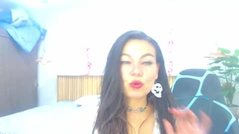 _bonnie__and_clyde online show from April 16, 2026, 7:47 pm