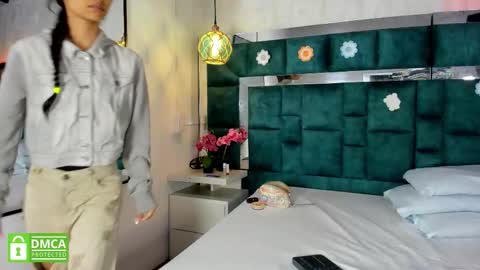 _bonnyandclyde online show from January 9, 2026, 12:08 pm