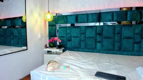 _bonnyandclyde online show from February 8, 2026, 12:19 pm