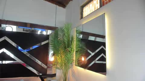 Candy online show from October 23, 2025, 6:06 pm