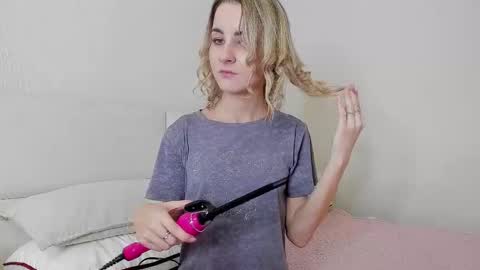 Snapshot of _candybb chatting on January 8, 2026, 12:24 am online show from January 8, 2026, 12:24 am