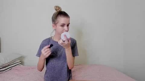 Snapshot of _candybb chatting on January 9, 2026, 10:33 pm online show from January 9, 2026, 10:33 pm