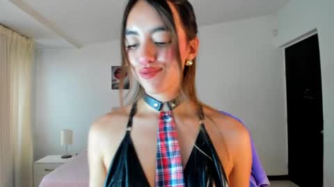 Snapshot of _charlotte_evans_2 chatting on February 18, 2025, 6:15 pm Charlote online show from February 18, 2025, 6:15 pm