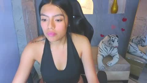 _charlottee_b online show from May 27, 2026, 1:57 am