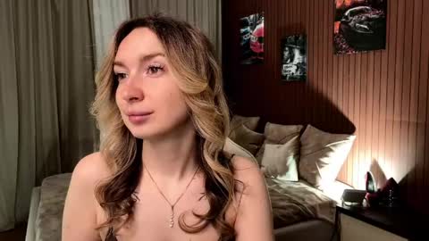 _crystal_moon_1 online show from May 29, 2026, 9:02 pm