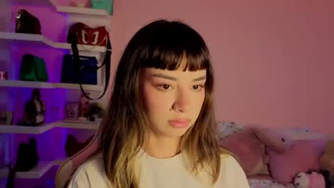 _cute_isabella_ online show from July 6, 2026, 11:18 pm
