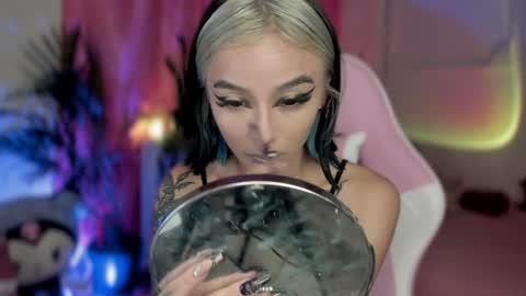 paula online show from January 28, 2025, 2:43 am