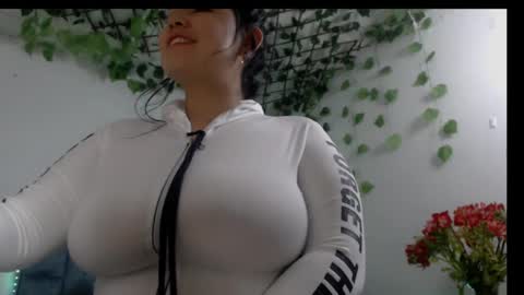 Snapshot of _donniia_ chatting on March 8, 2025, 2:23 am Dannia online show from March 8, 2025, 2:23 am