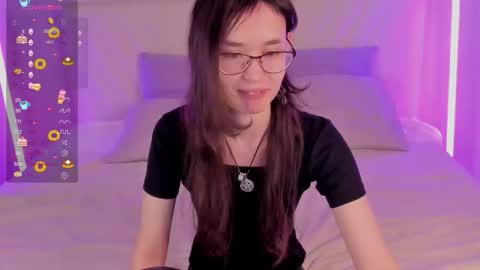 _emily__strike_ online show from December 1, 2025, 10:09 am