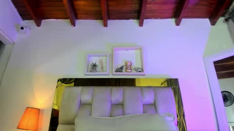 Isabella online show from October 19, 2025, 12:06 pm