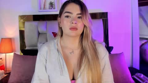 Isabella online show from January 13, 2026, 12:10 pm