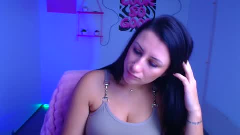 Snapshot of _emma_lay chatting on October 17, 2025, 6:27 am Emma online show from October 17, 2025, 6:27 am