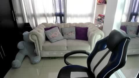 Emma online show from December 4, 2024, 8:18 pm