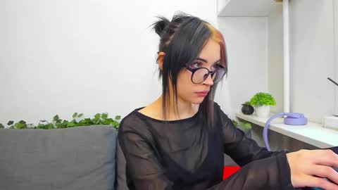 Snapshot of _emmarouse__ chatting on March 28, 2026, 6:35 am Emma online show from March 28, 2026, 6:35 am