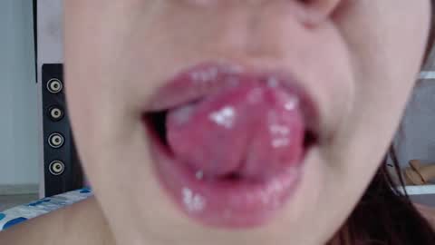 Emily Valencia online show from March 2, 2025, 11:39 am