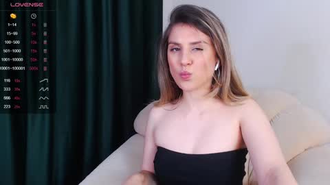 _esmeraldiyaa_ online show from December 27, 2024, 8:50 pm