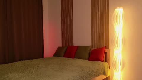 _esmeraldiyaa_ online show from December 3, 2025, 6:50 pm