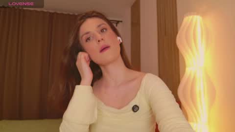 _esmeraldiyaa_ online show from April 15, 2026, 6:15 pm