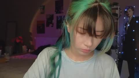 EveEva online show from October 9, 2025, 1:03 am