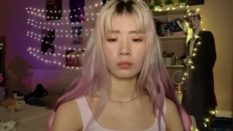 EveEva online show from February 10, 2026, 1:21 am