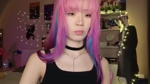 EveEva online show from February 23, 2026, 3:04 am