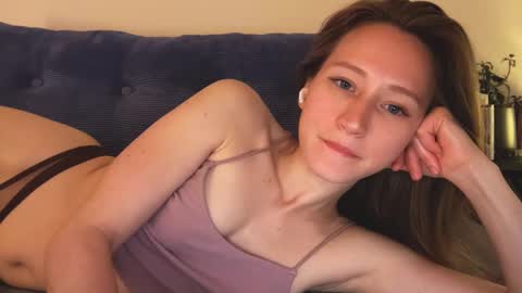 Snapshot of _feli_ chatting on February 22, 2025, 5:12 am all my social     online show from February 22, 2025, 5:12 am