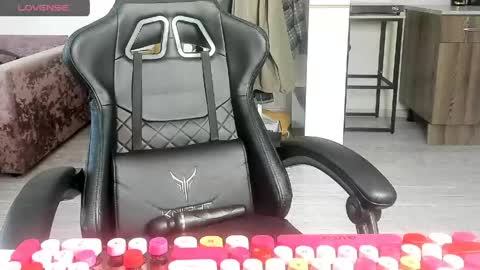 Snapshot of _feralberry__ chatting on March 11, 2026, 7:58 am Alis online show from March 11, 2026, 7:58 am