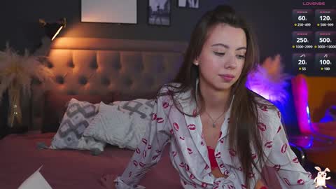 Snapshot of _fluffybunny_ chatting on December 6, 2024, 6:37 am Goldy Grace online show from December 6, 2024, 6:37 am