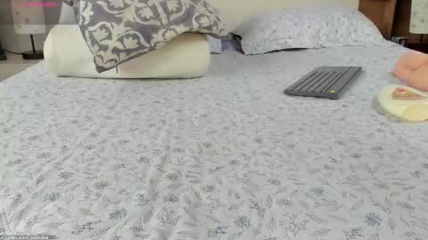  fullmoon online show from December 2, 2025, 8:15 pm