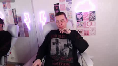 Snapshot of _honeyberry_ chatting on February 9, 2026, 7:29 pm _honeyberry_ online show from February 9, 2026, 7:29 pm