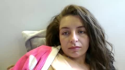 Snapshot of _isaabellaa chatting on April 28, 2026, 2:33 pm Isa online show from April 28, 2026, 2:33 pm
