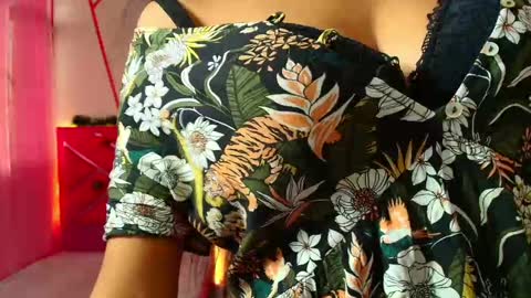 Snapshot of _jessi69_ chatting on December 12, 2024, 8:43 pm Jesica online show from December 12, 2024, 8:43 pm