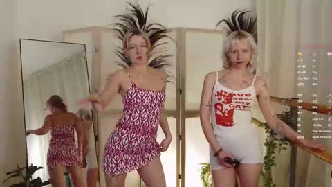 Snapshot of _jessica_jane_ chatting on November 22, 2025, 8:52 pm Lolly and Dora online show from November 22, 2025, 8:52 pm