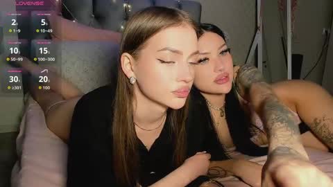 Jess blond and Leila brunette online show from May 13, 2026, 12:46 pm
