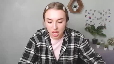 Snapshot of _julianaini_ chatting on September 26, 2025, 10:41 am Jolia online show from September 26, 2025, 10:41 am