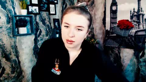 Snapshot of _julianaini_ chatting on October 1, 2025, 5:41 pm Jolia online show from October 1, 2025, 5:41 pm