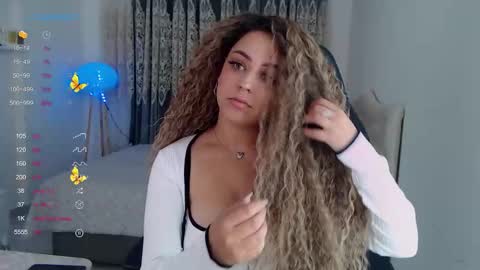 _just_a_queen_3 online show from November 14, 2025, 4:28 pm